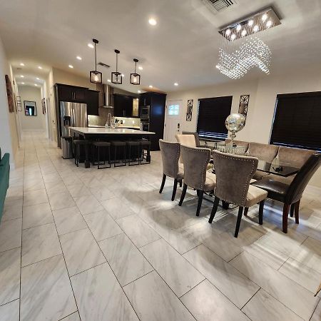 The Villa Orlando@College Park. Sleeps16 Extérieur photo