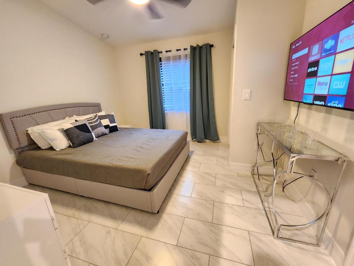 The Villa Orlando@College Park. Sleeps16 Extérieur photo