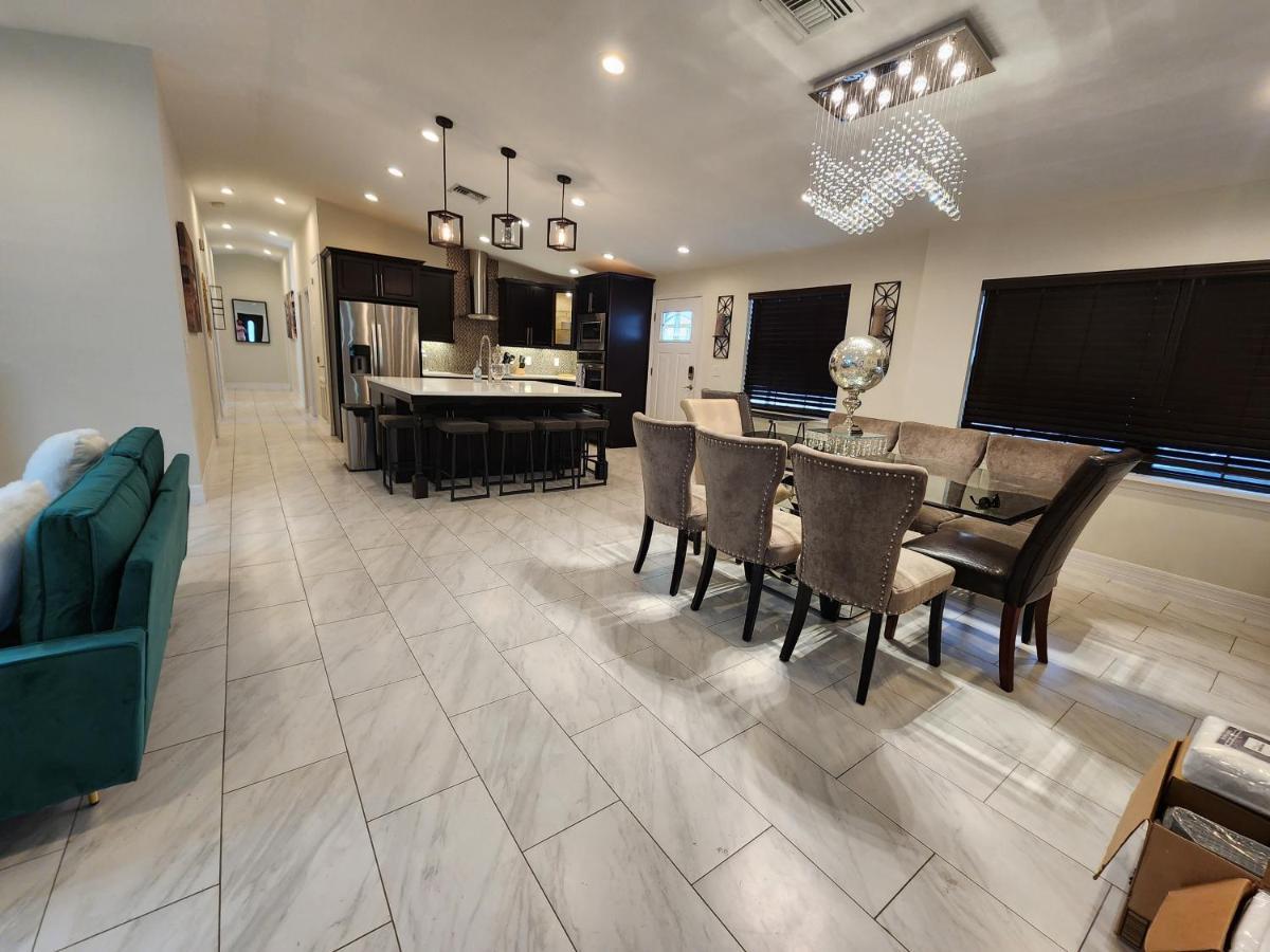 The Villa Orlando@College Park. Sleeps16 Extérieur photo