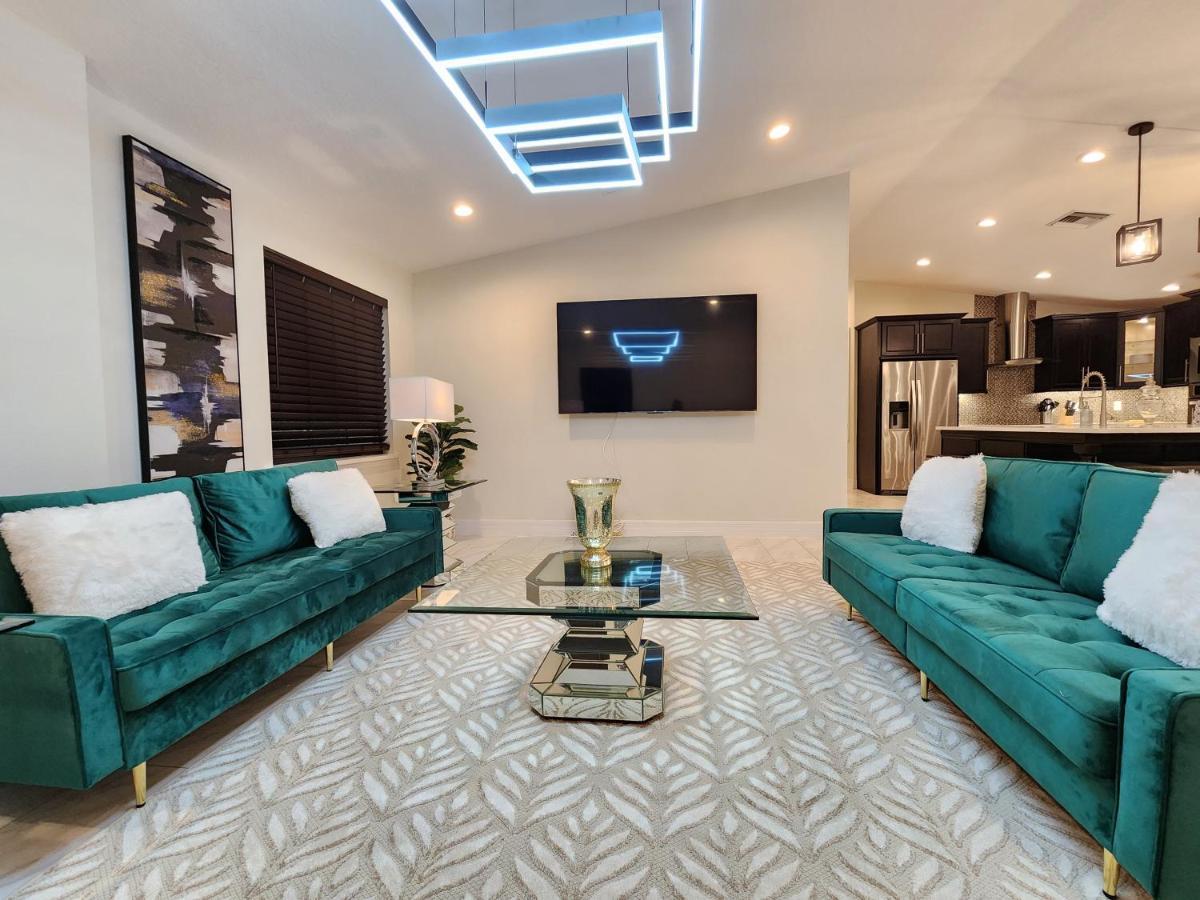 The Villa Orlando@College Park. Sleeps16 Extérieur photo