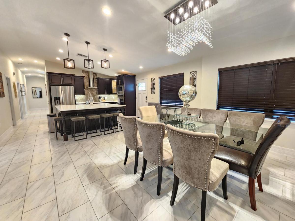 The Villa Orlando@College Park. Sleeps16 Extérieur photo
