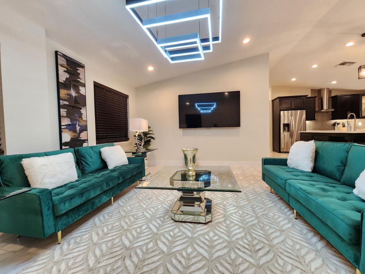 The Villa Orlando@College Park. Sleeps16 Extérieur photo