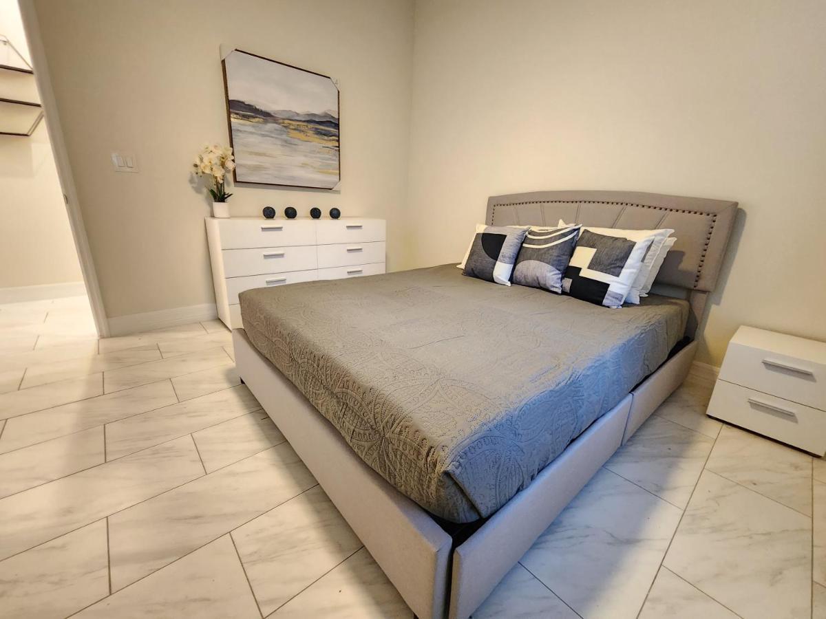 The Villa Orlando@College Park. Sleeps16 Extérieur photo