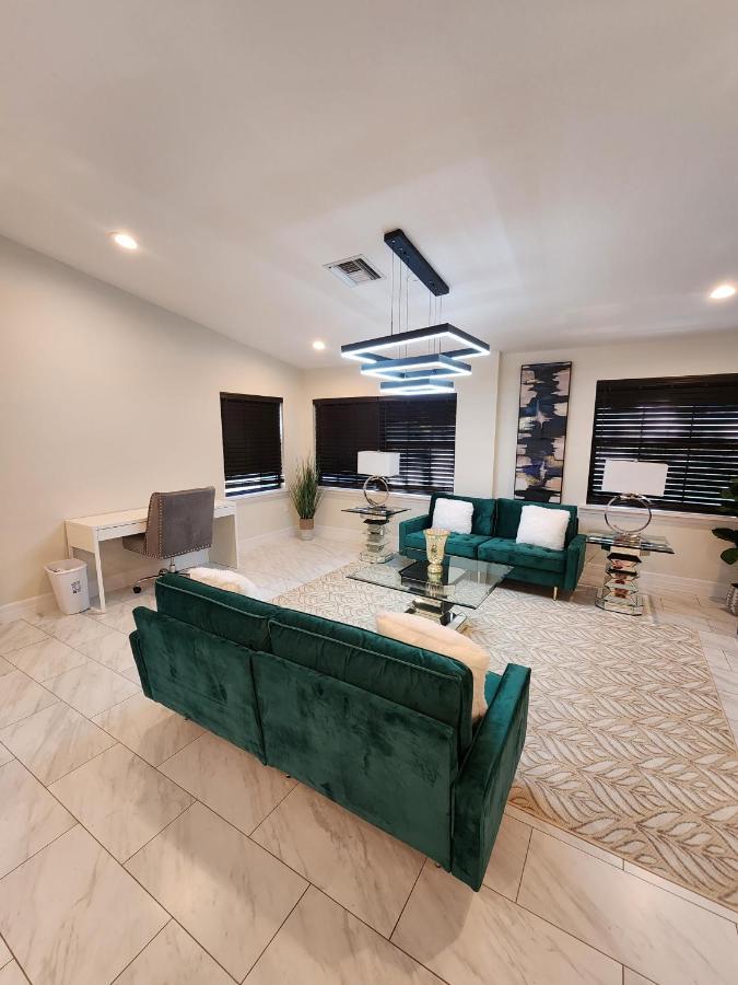 The Villa Orlando@College Park. Sleeps16 Extérieur photo