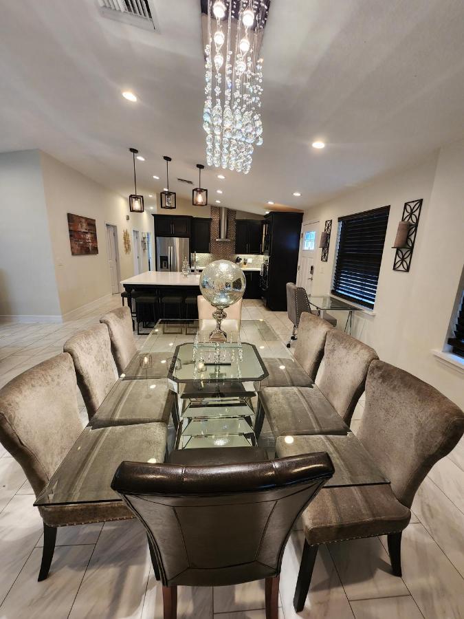 The Villa Orlando@College Park. Sleeps16 Extérieur photo