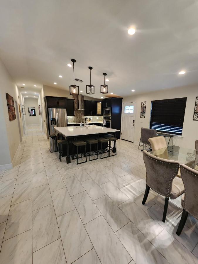 The Villa Orlando@College Park. Sleeps16 Extérieur photo