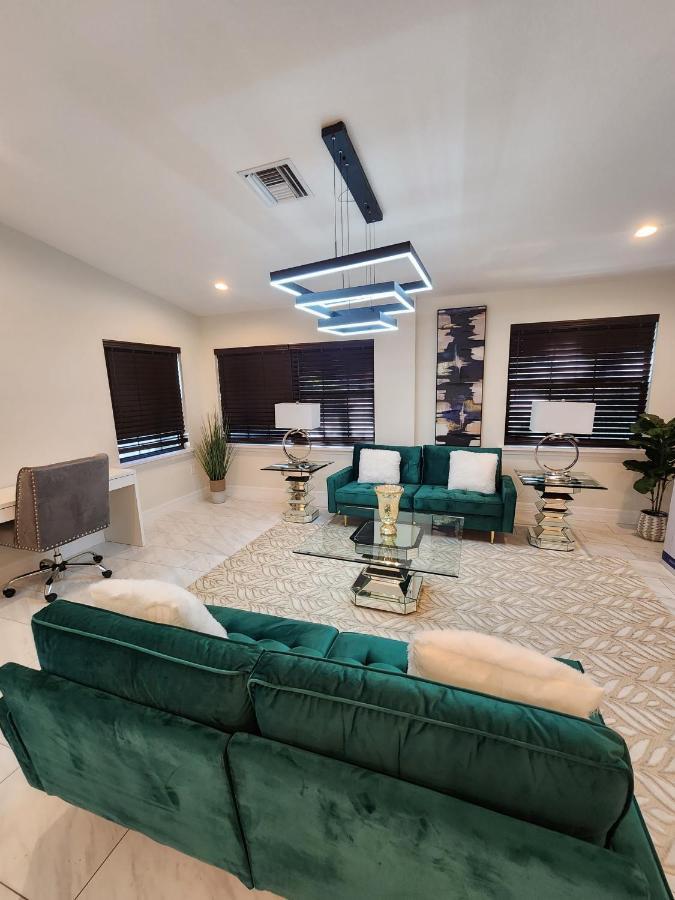 The Villa Orlando@College Park. Sleeps16 Extérieur photo