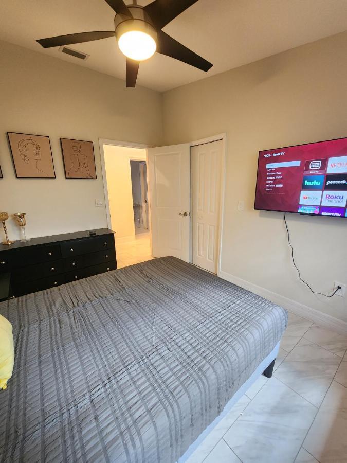 The Villa Orlando@College Park. Sleeps16 Extérieur photo