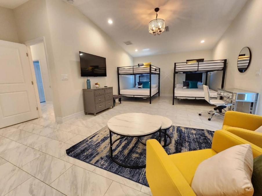 The Villa Orlando@College Park. Sleeps16 Extérieur photo